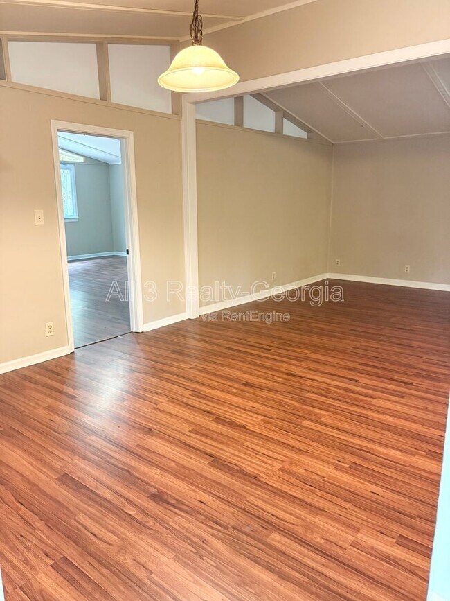 Photo - 435 Sherwood Rd