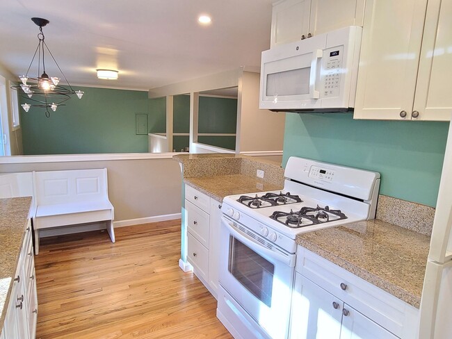 Photo - Charming 3Bd/2Ba Kirkland Home with Huge Yard!