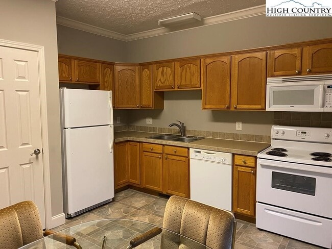 Photo - 403 Ridgecrest Ave