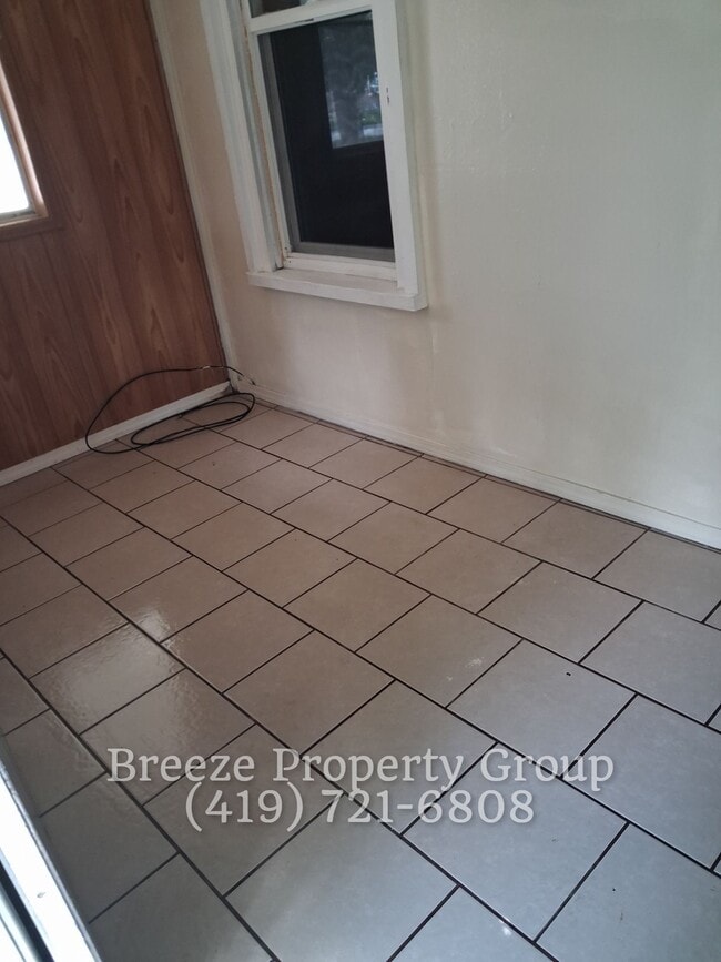 Photo - 3350 Maple St