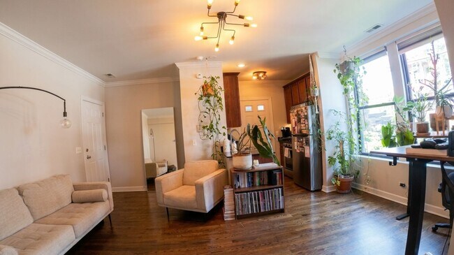 Photo - 743 W Cornelia Ave Unit N1