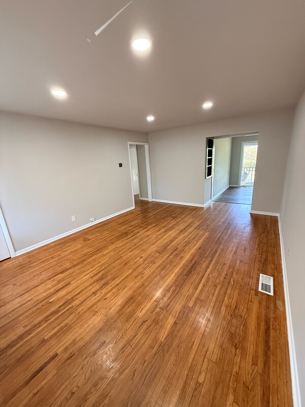 Photo - 744 N Moccasin St