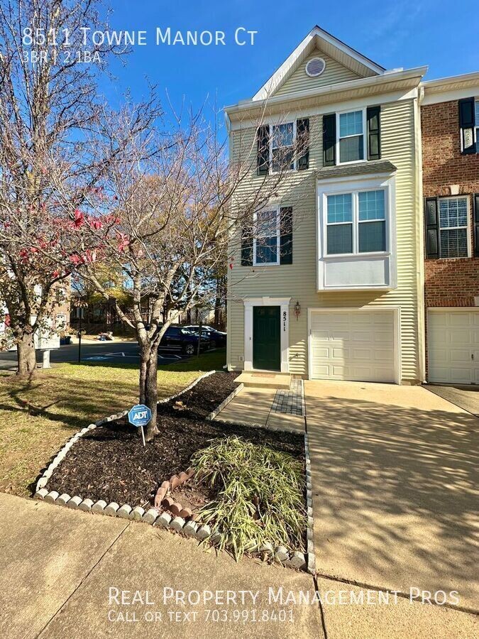 Updated garage 3 bedroom end unit townhome... - Updated garage 3 bedroom end unit townhome...