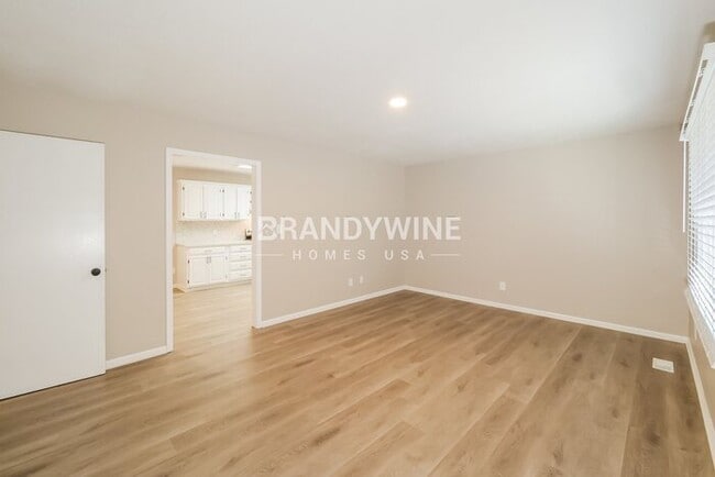 Photo - 941 NE Bristol Dr