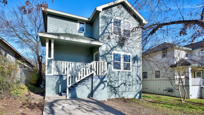 Building Photo - 2206 Pennsylvania Ave Unit A