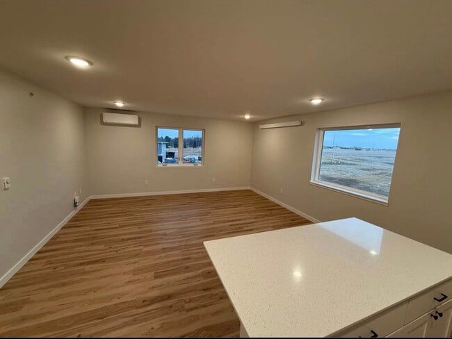 Photo - 102 8th Ave SW