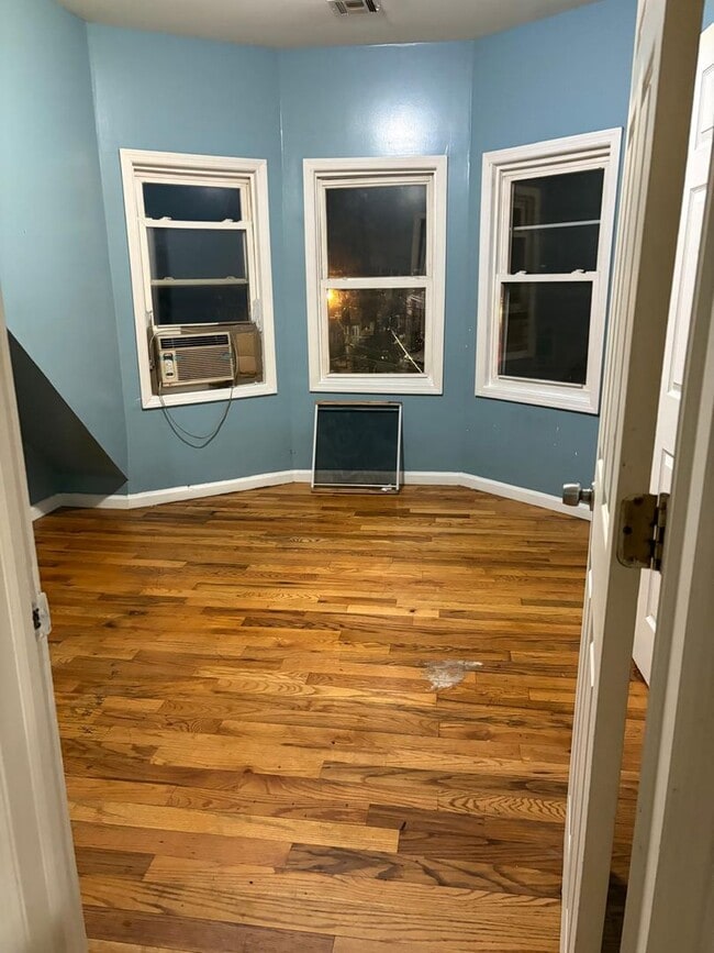 Photo - 42 Fabyan Pl Unit Apt 3