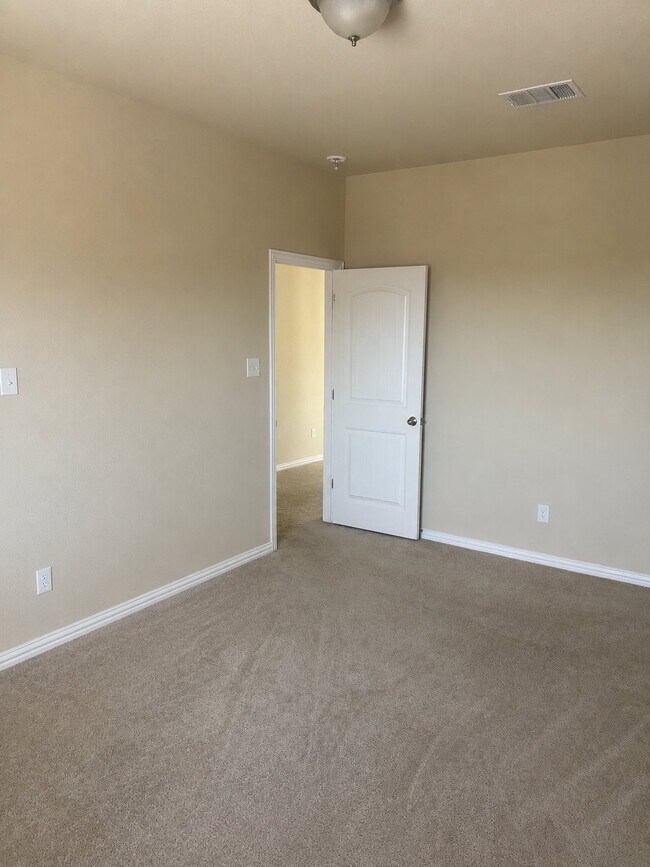 908 Hartman Dr