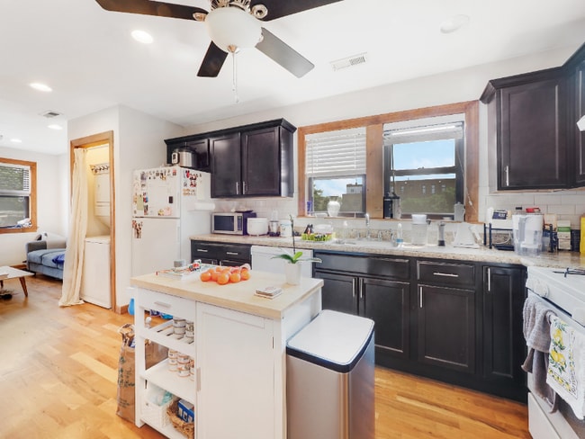 Photo - 1148 W Belmont Ave