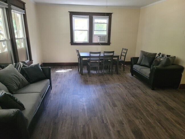 Photo - 809 S Busey Ave