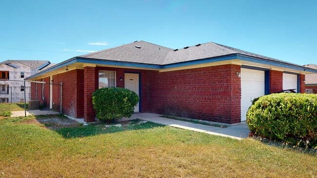 Building Photo - 2 WEEKS FREE! ALL TILE 3 BEDROOM, 2 BATH, ... Rental