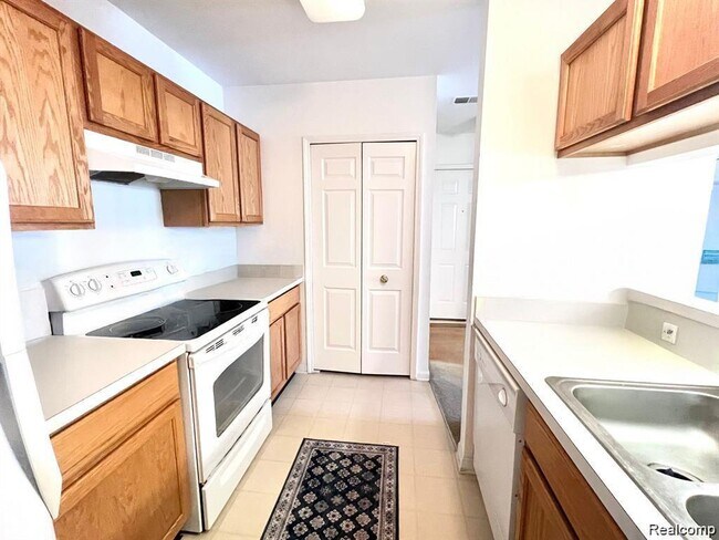 Photo - 2664 S Knightsbridge Cir