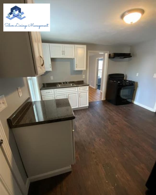 Building Photo - 74 Wall St Unit 1