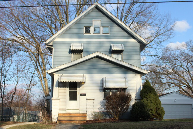 Front - 1251 Mount Vernon Ave House