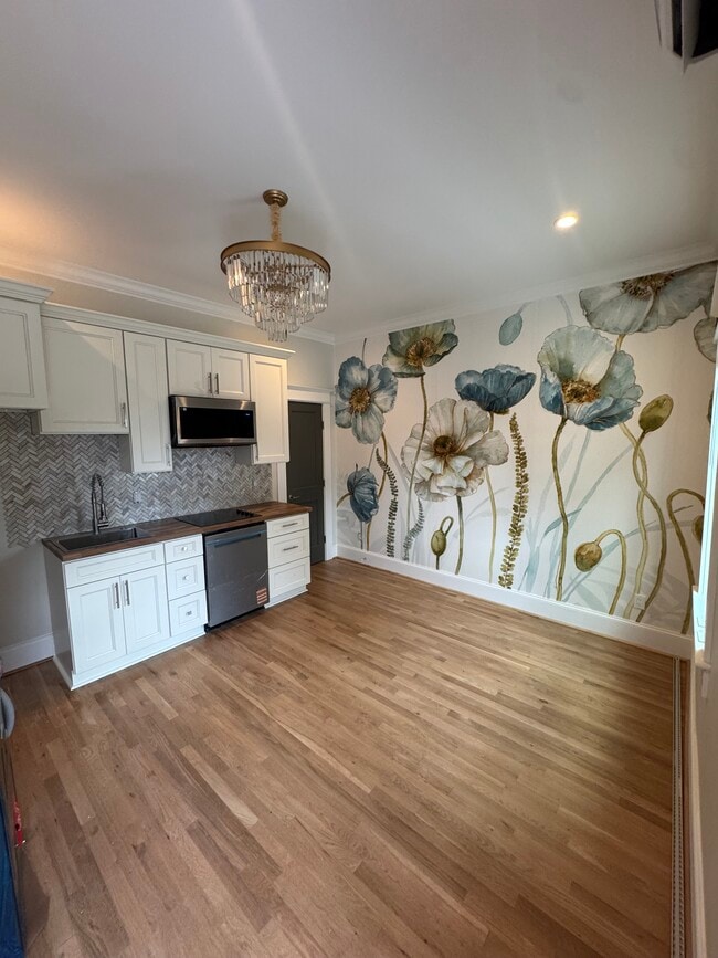 Building Photo - 688 King St Unit B1