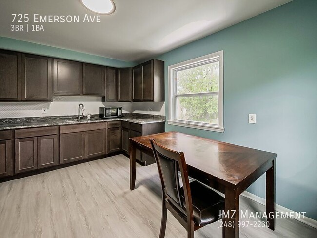 Photo - 725 Emerson Ave