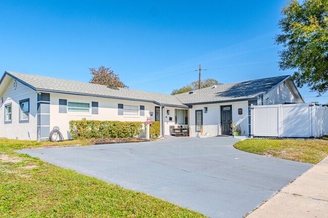 Building Photo - 1875 Williams Manor Ave