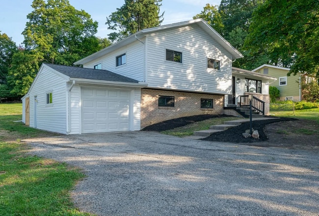 Photo - Spacious 3 bedroom home