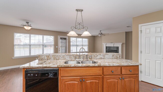 Photo - 5311 Frankford Dr SE