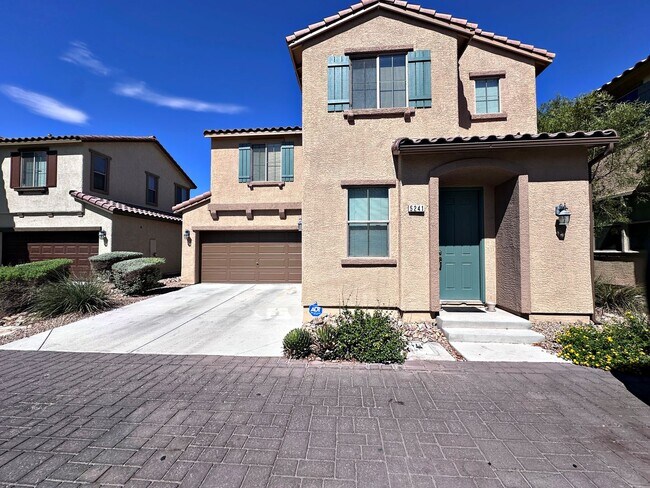 Building Photo - Spacious 3-Bedroom Home in Gated Community with Pool & Private Backyard