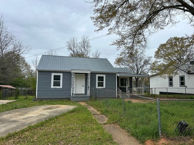 Building Photo - 102 White Ave