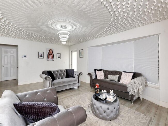 Photo - 7809 Ramona St