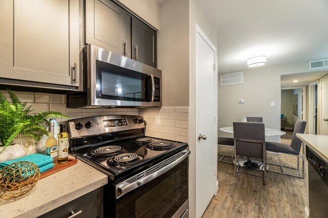 Photo - Flintridge Apartments