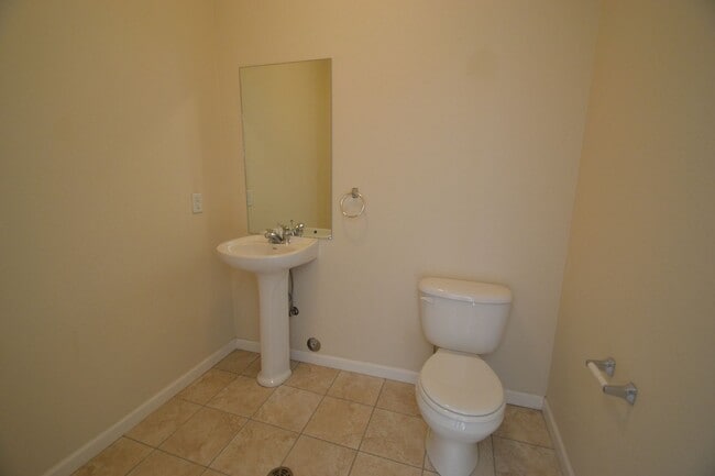 Photo - Downtown Townhome 2 Beds 3 Bath with AC