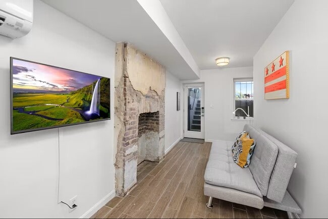 Photo - 619 10th St NE