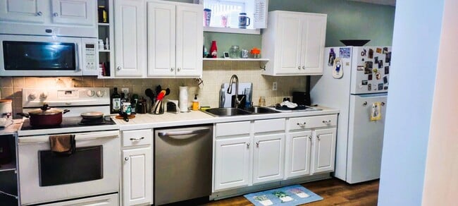 Photo - 13505 Kretsinger Rd Unit Lower Level