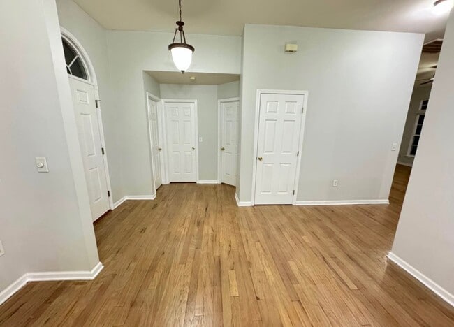 Photo - 209 Highgate Cir