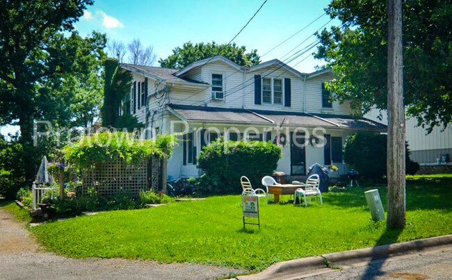 1 Bedroom Apartment in North Aurora - 1 Bedroom Apartment in North Aurora Unit 6