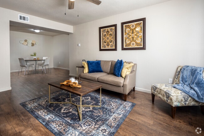 1BR, 1BA - 849SF - LIving Room