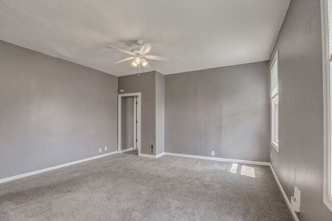 3643 W 8th St Unit 2