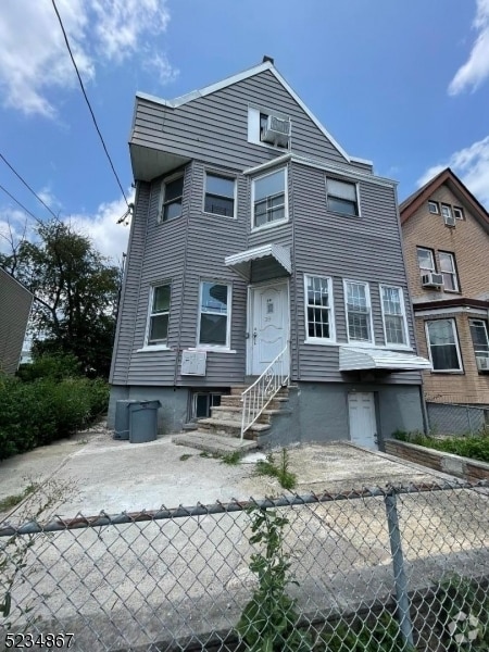 Building Photo - 39 Maple Ave Rental