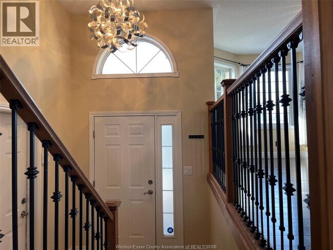 Photo - 4748 Juliet Crescent