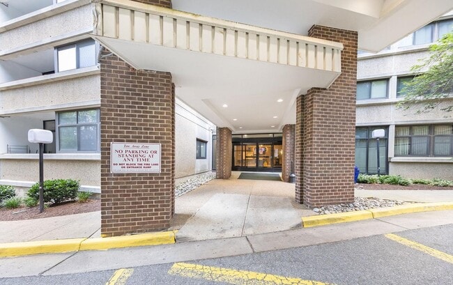 Photo - 5911 Edsall Rd Unit 1104