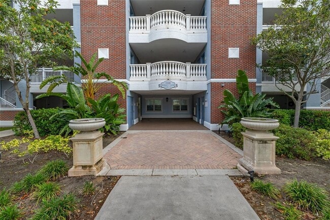 Building Photo - 1100 Sunset View Cir Unit 302