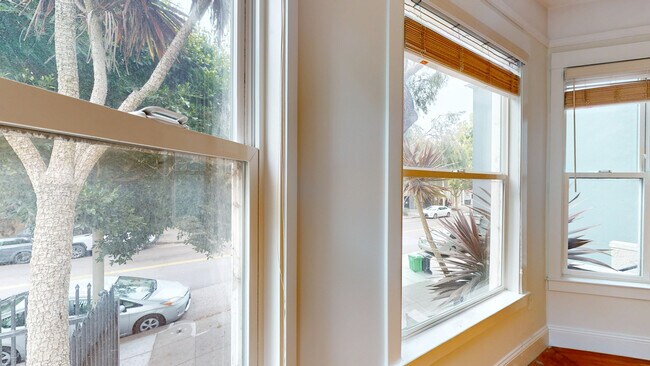 Photo - 1728 Waller St