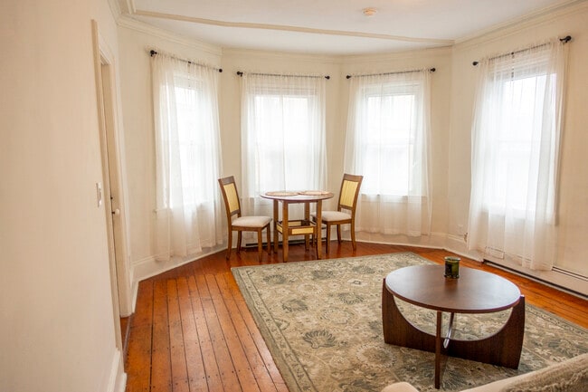 Building Photo - 30 Royal St Unit Apt 1