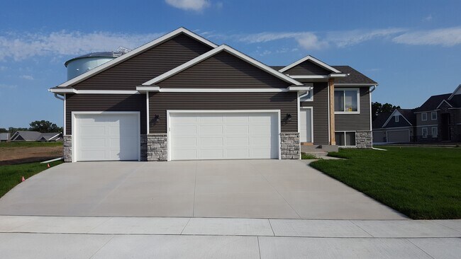 3984 Stone Point Drive NE - 3984 Stone Point Dr NE