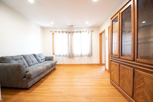 Photo - Amazing 3 bath in Brighton!!