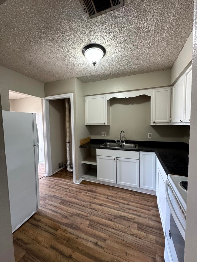 Photo - 1744 Cedar Lake Dr Unidad D