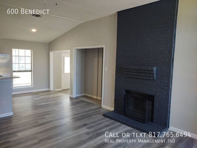 Photo - 600 Benedict-