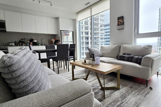 Building Photo - 357 King St W