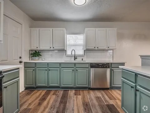 Building Photo - 907 Dakota St Rental