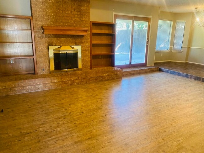 Photo - 4806 60th St