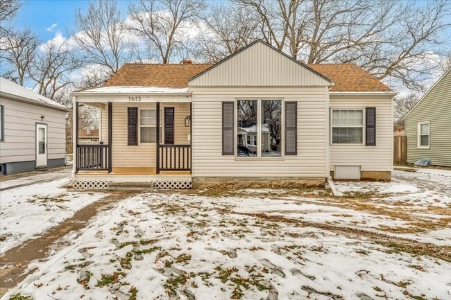 Building Photo - Adorable 2 Bed Riverside Home – Updated & Ready Now!