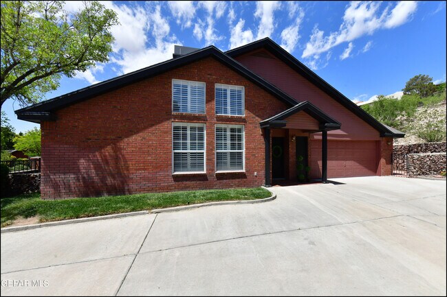 Photo - 31 Stratford Hall Cir