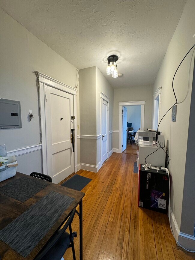 Building Photo - 28 Symphony Rd Rental
